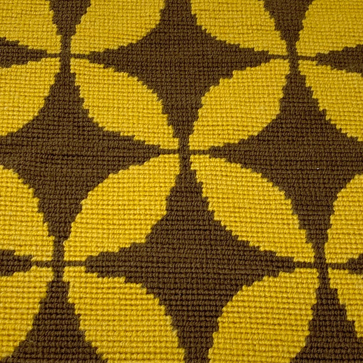 Kit de bordado sobre cañamazo | Retro