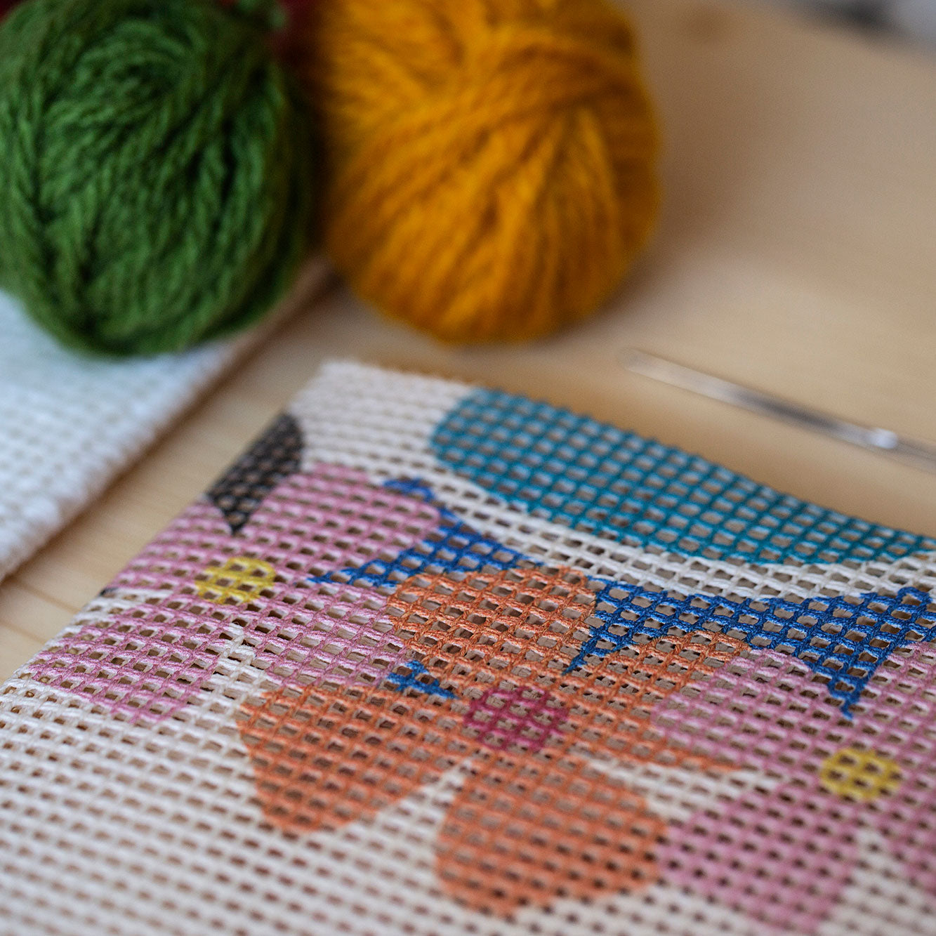 Kit de bordado sobre cañamazo | Unicornio