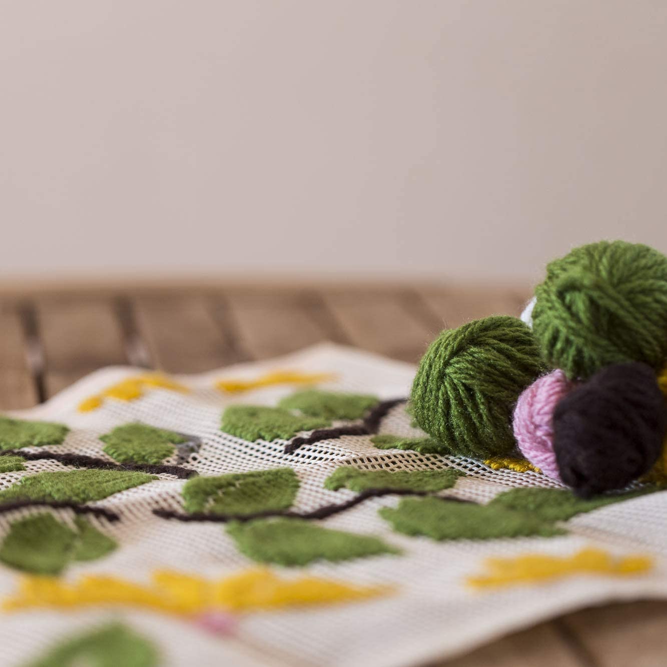 Kit de bordado sobre cañamazo | Floral