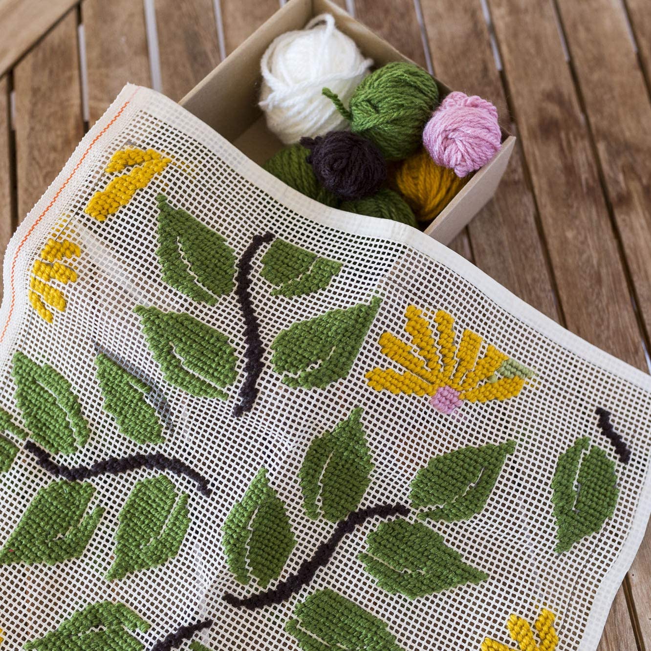 Kit de bordado sobre cañamazo | Floral