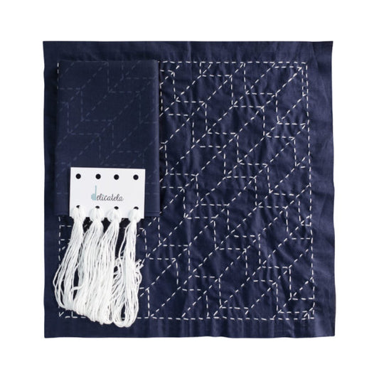 Sashiko | Kit de bordado Japonés | Diseño Plumas | Color Azul índigo
