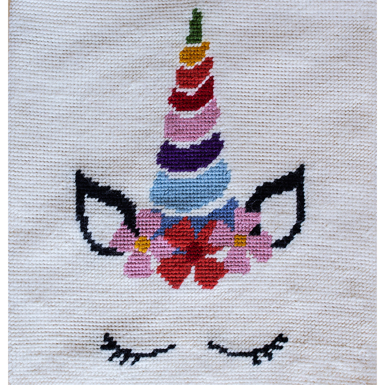 Kit de bordado sobre cañamazo | Unicornio