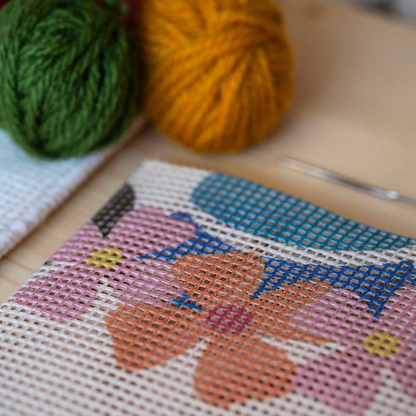 Kit de bordado sobre cañamazo | Unicornio