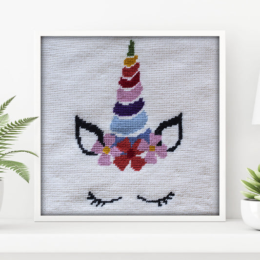 Kit de bordado sobre cañamazo | Unicornio